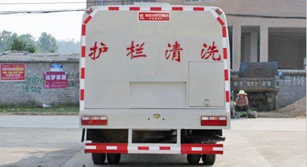 東風(fēng)福瑞卡護(hù)欄清洗車